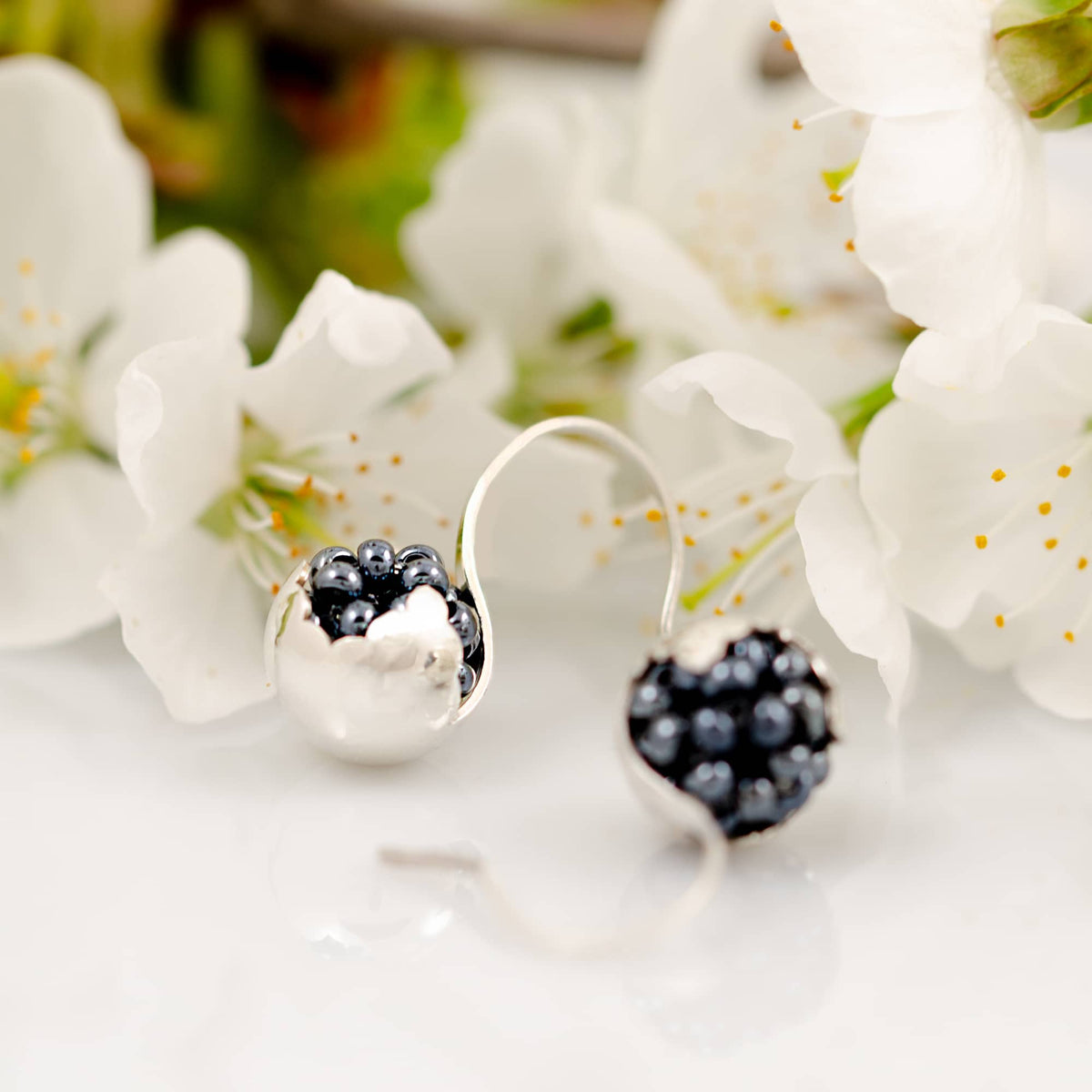 visací náušnice Silver Leaf Blackberries
