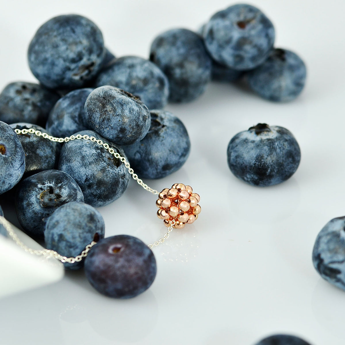 Náhrdelník Rose Gold Berry Minimal