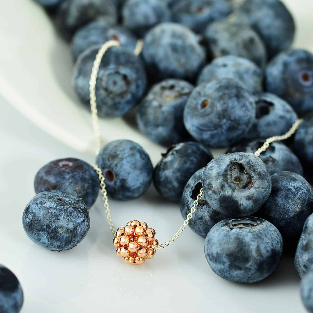 Náhrdelník Rose Gold Berry Minimal