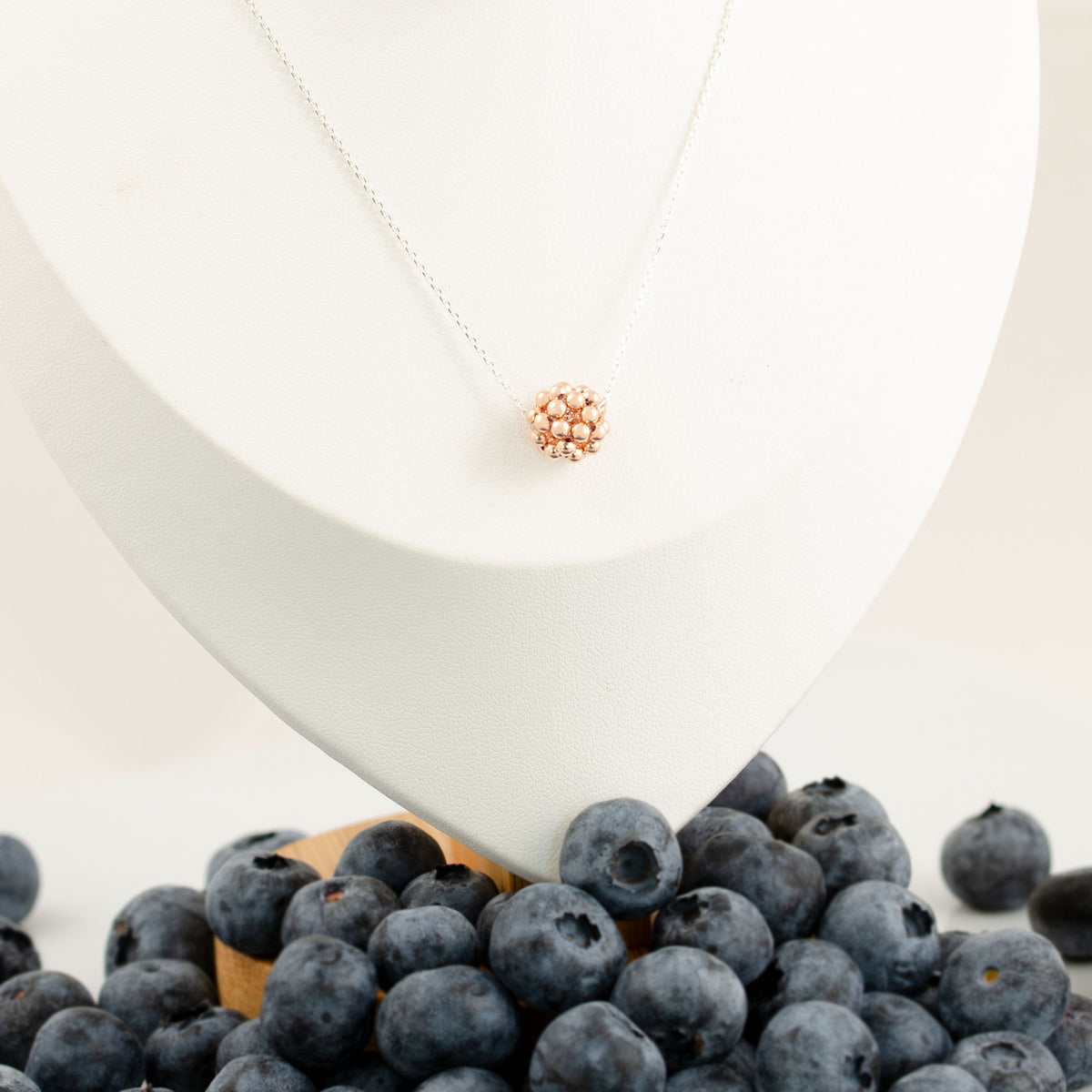 Náhrdelník Rose Gold Berry Minimal