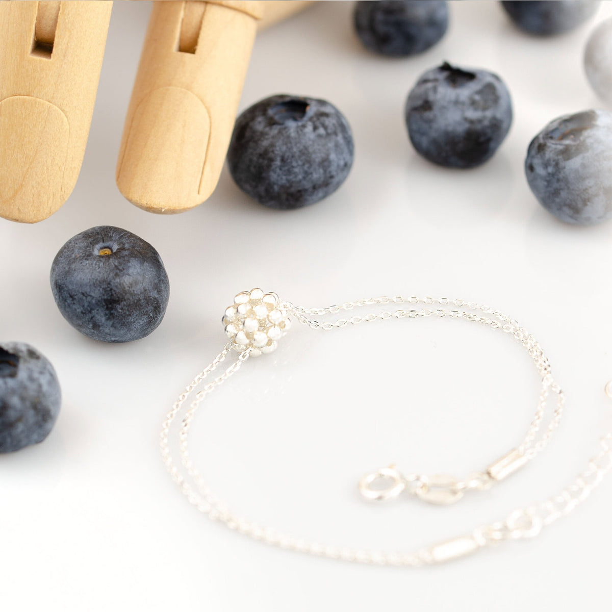 náramek silver berry minimal